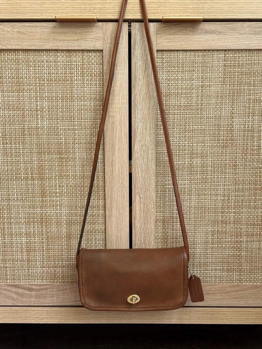 COACH Vintage Pre-1994 NYC Dinky Tabac Leather Crossbody Shoulder Bag 9375 *READ